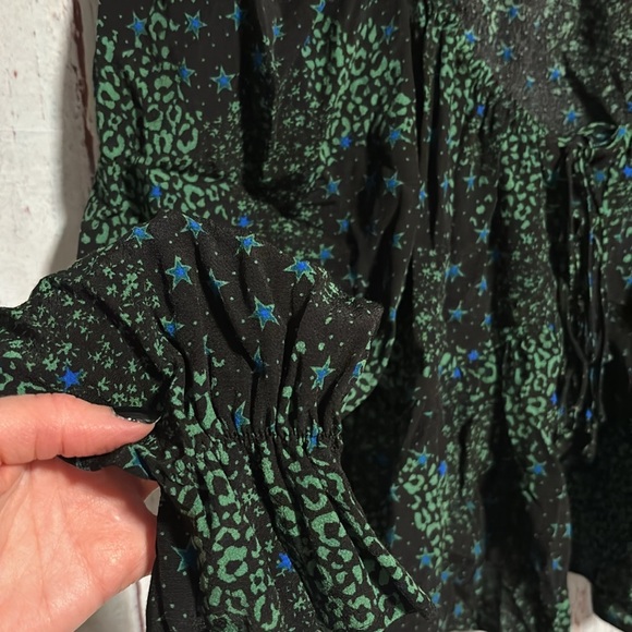 NWOT Topshop Star Print Tie Front Blouse - Picture 3 of 7